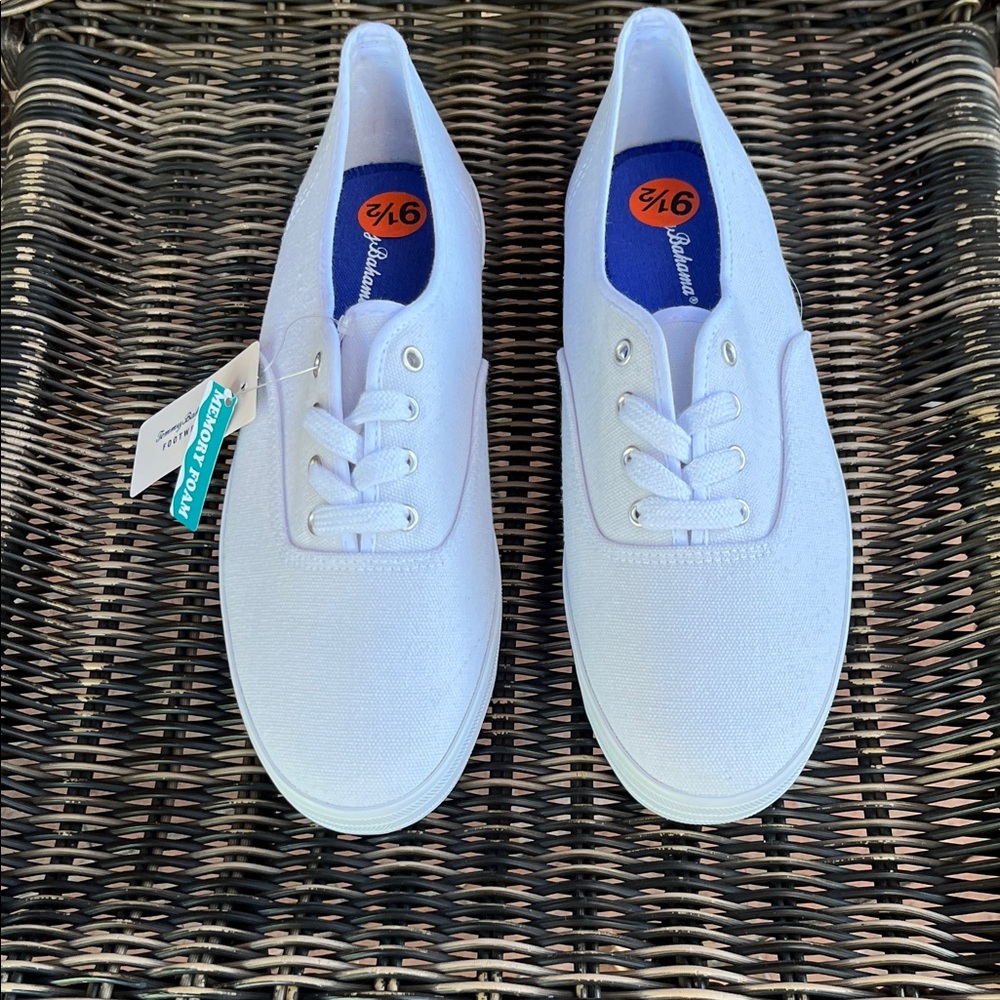 NWT Tommy Bahama Memory Foam Classic White Lace-Up Sneakers